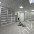Торговые стеллажи в шоу рум 